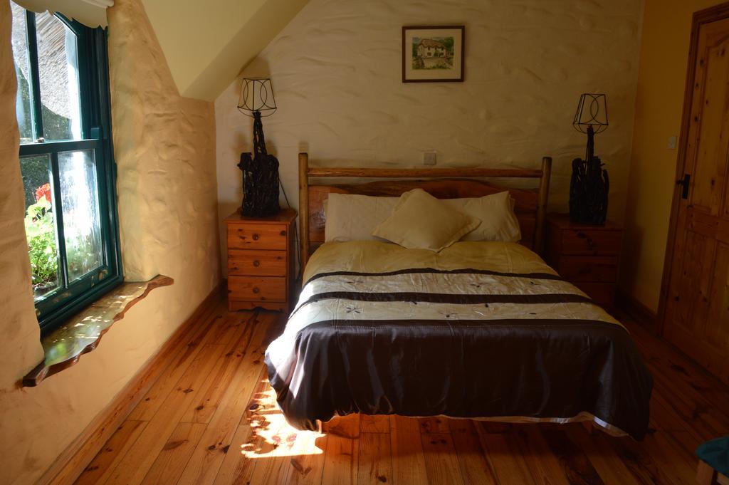 Lissyclearig Thatched Cottage Кенмеър Екстериор снимка